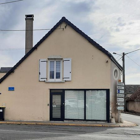 Grand Appartement Tout Confort Proche De Chambord Saint-Claude-de-Diray Exterior photo