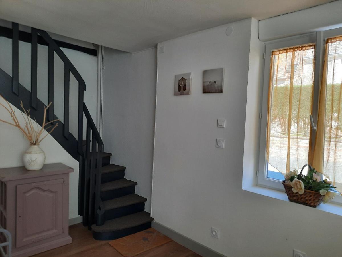 Grand Appartement Tout Confort Proche De Chambord Saint-Claude-de-Diray Exterior photo